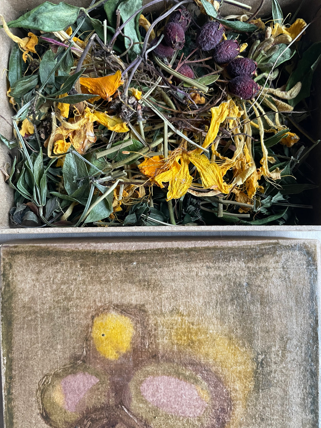 Geurdoosje: aards en zoet.